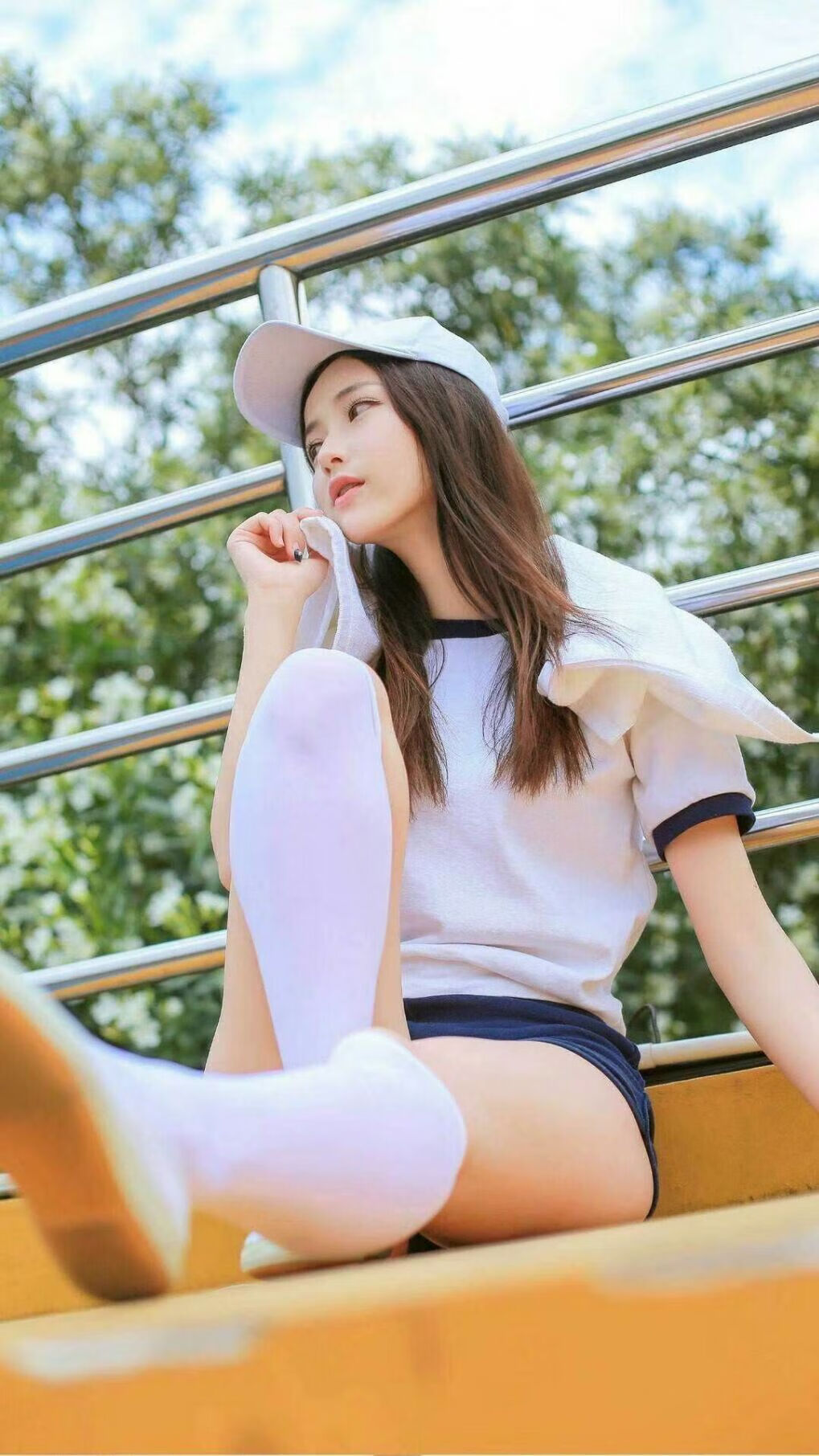 Kim 防守拦截频繁，破坏对方进攻，防守者可以用手阻挡进攻路线